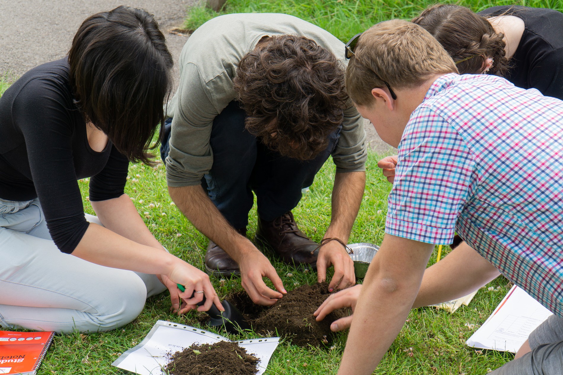 students looking for worms in Somerville